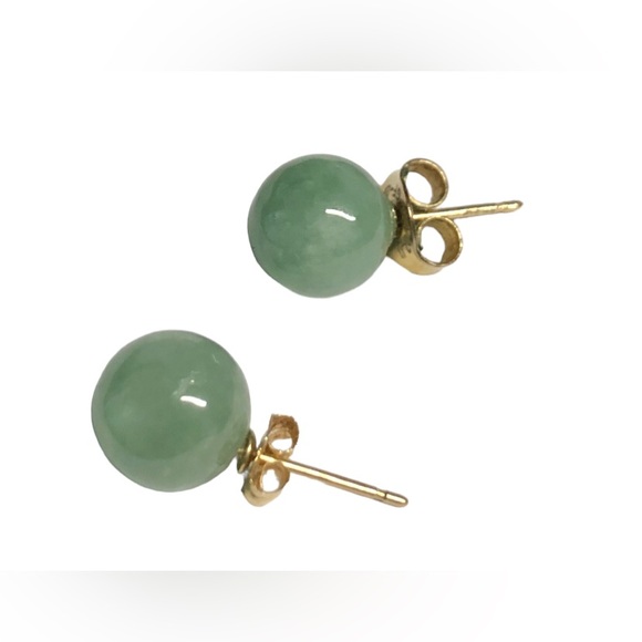 Jewelry - Vintage Natural 14K Gold Jadite Earrings 8mm